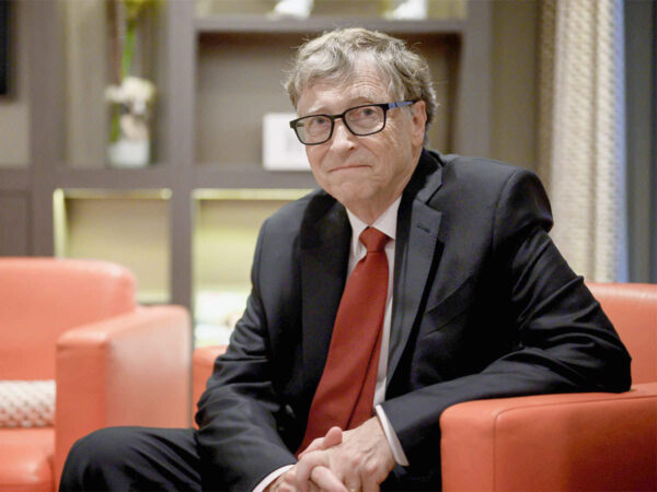 This is why Bill Gates prefers Android over iPhone