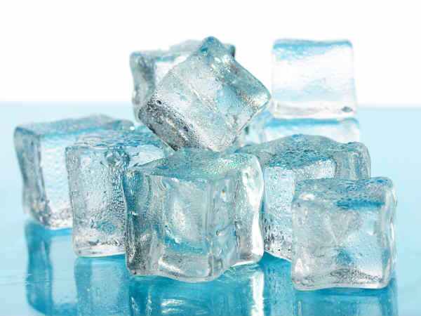 Get Healthy and Clear Skin with Ice Cubes
