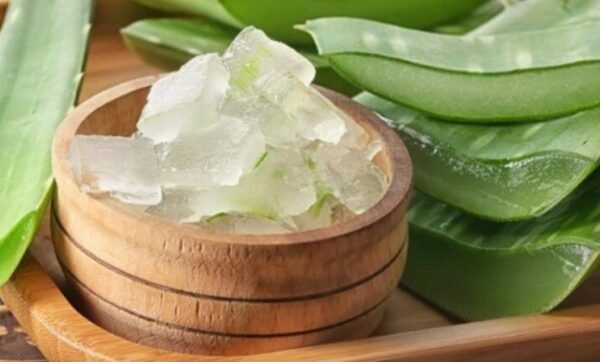 Cool Down Your Beauty Routine: Ice Cube Tips for a Fresh and Glowing Look